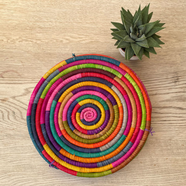Set of 6 30cm raffia and straw placemats on a table with a little cactus