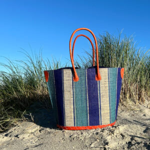 Bat bag in blue stripes at the beach