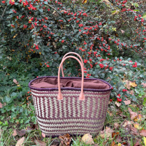 Large drawstring shopper in chocolate in autumn leaves