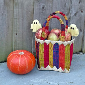 Mini Zaza in yellow stripes with apples and pumpkin for Halloween