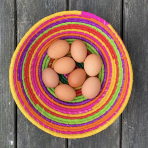 Multicolour raffia bowl with eggs