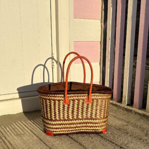 Small drawstring shopper in chocolate at the beach