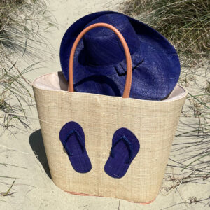 Natura Flipflop Beach Bag with raffia Mimosa Hat at beach