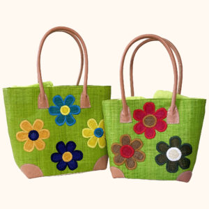 Set of 2 raffia tote bags with flowers embroidered on both sides, cut out photo