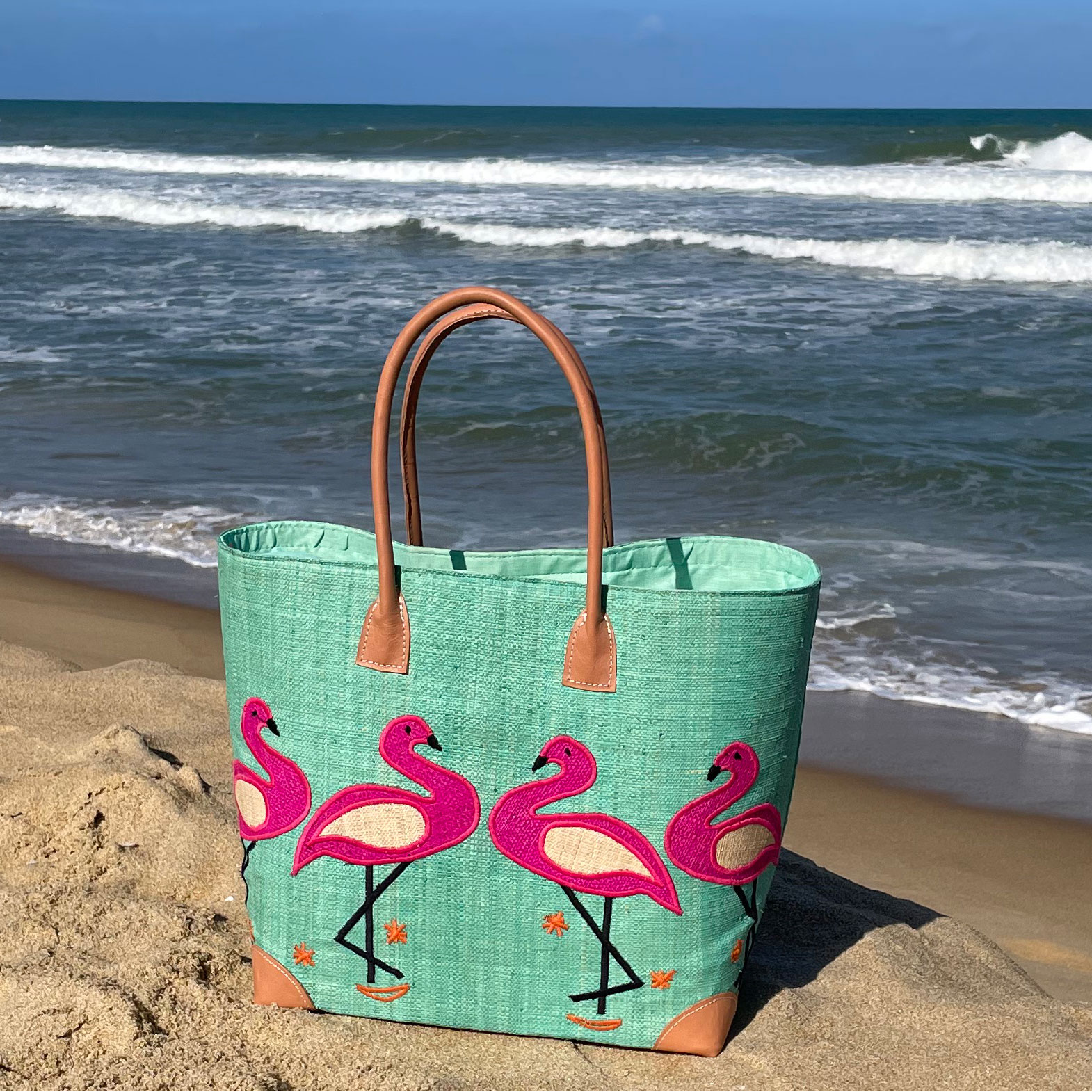 simple modern beach bag        
        <figure class=