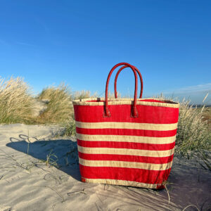 Large Porto Beach Bag in red at the seaside